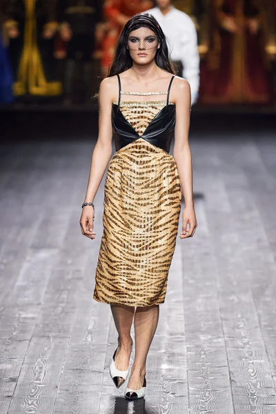 Look 27